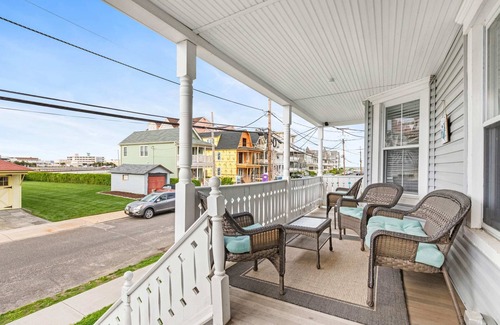 Ocean Grove House | The Melrose, 2D - Queen Bed & Bath: Romantic Getaway, Steps from the Beach, Cozy