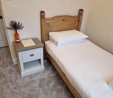 Bangor Bed & Breakfast | The Menai Hotel and Bar