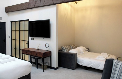 Tideswell Hotel | The Merchant's Yard