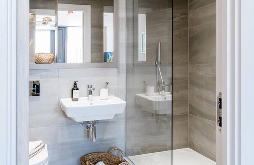 The Westside Apartment | The Mercian 1 III - Luxury 2 Bed Apartment