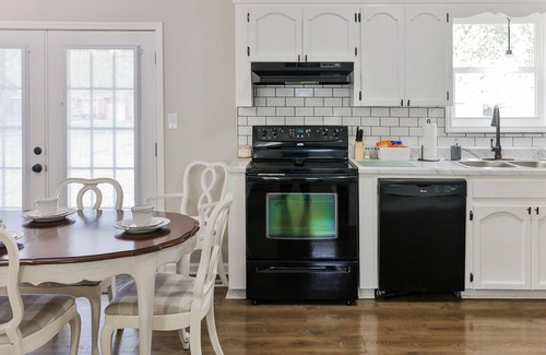 Oxford House | The Merrimac House: Cute, Cozy and very Convenient to I-20 in Oxford, Al.