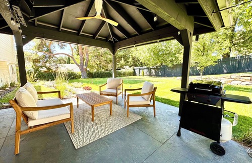 Boise House | The Mesa Manor - Fun in the Foothills - Arcade/Patio/Large Kitchen/Comfy Beds
