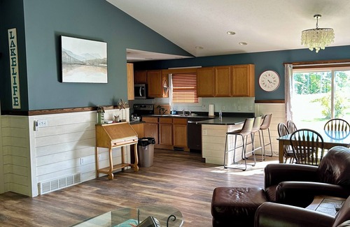 Mesick House | The Mesick Hideaway – 5BR/3BA Family Fun Spot w/Lake, River & Hiking Trails