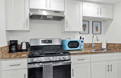 Huntington Park Apartment | The Metro Loft Oasis