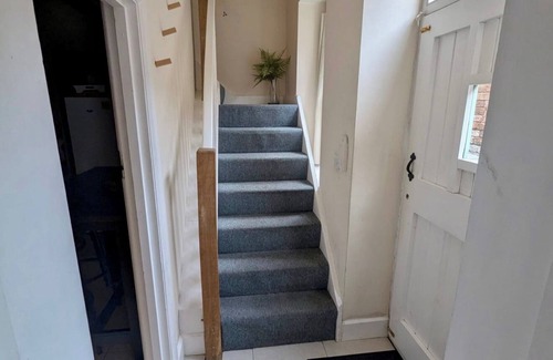 Worcester House | The Mews - Worcester City - Gated - Self Check In - WIFI - 2 Doubles - Sleeps 6