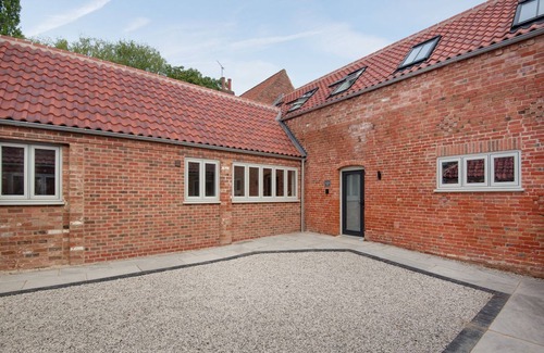 Kneesall Cottage | The Milling shed gives you the WOW factor from the minute you walk through the front door.
