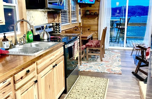 Brevard Cottage | THE MILLION DOLLAR VIEWS, PRIVACY AND EASY ACCESS - ONLY THIS WAY :-)