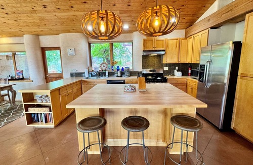 Moab South Valley House | The Moab Pearl Ecolodge I Peaceful Retreat I Private Hot Tub I 360° Views!
