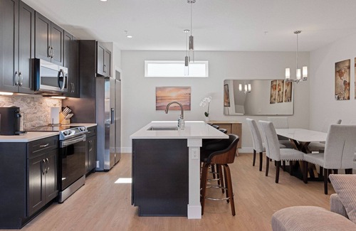 Barths House | The Modern Muse Art Home