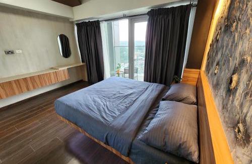 Poblacion District Apartment | The Moon at the Aeon
