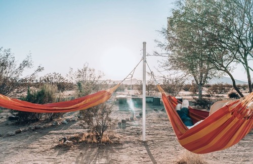 Joshua Tree House | The Moonsong: Joshua Tree - Hot Tub & Yoga Studio
