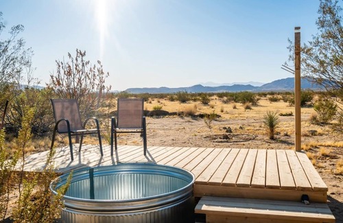 Joshua Tree House | The Moonsong: Joshua Tree - Hot Tub & Yoga Studio