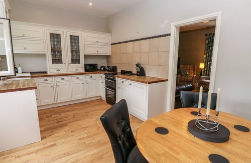 Stanley House | THE MOORINGS, pet friendly, character holiday cottage in Wakefield