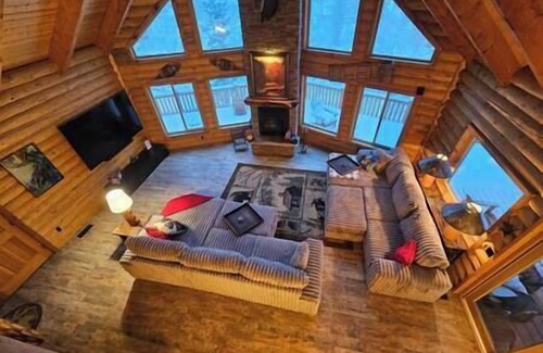 Silver Summit House | The Moose Manor Lodge