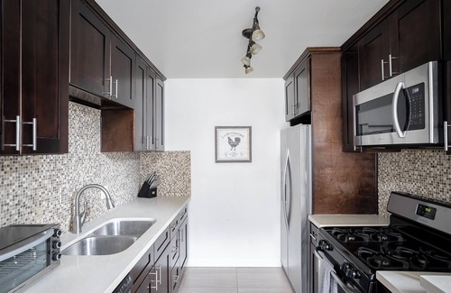 Pico Apartment | The "Mosaic Loft"-Huge & Open Space, Sleeping Loft, & Private Roof Deck!