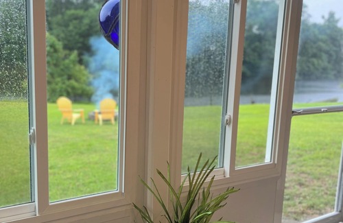Conway House | The Moultrie - Private Queen Room in Cozy Bungalow with Lake View