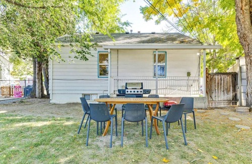 Joaquin House | The Mountainside Cottage | Backyard | BBQ