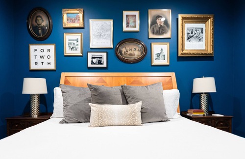 Fayetteville House | The Moxie: Luxe Barn Stay with Pool + Hot Tub + Game Room