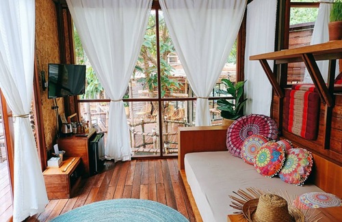 Ang Thong Hotel | The Mud
