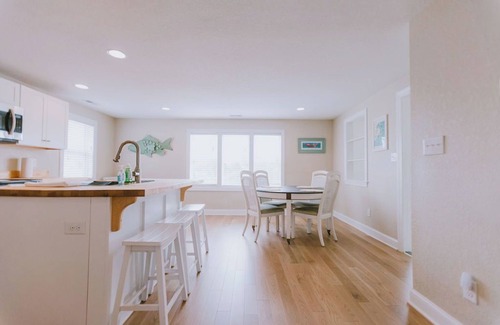 Nags Head House | The Nags Head Cottage-Recently renovated in 2025! Walking distance to the beach!