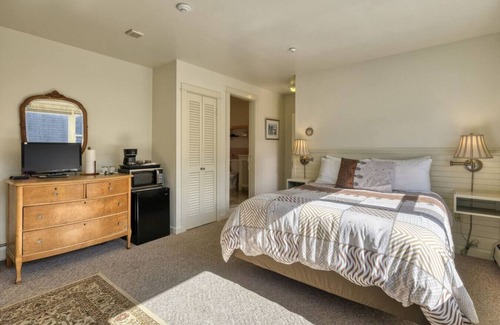 Stonington Hotel | The Nathaniel Bowditch - Inn on the Harbor