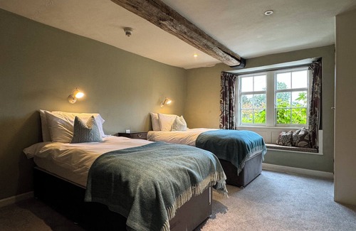 Grittleton Bed & Breakfast | The Neeld Arms