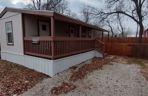 Graford House | The NEST afforable pk family friendly and close to rocker b and waters edge