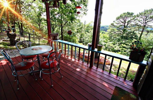 Eureka Springs House | The Nest at 188 is a unique lodging/retreat located in Eureka Springs, Arkansas.