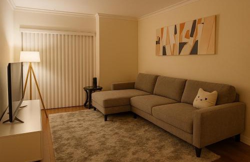 Koreatown Apartment | The Nest at 918 - Pool, Sauna, Laundry, Free Parking and No Cleaning Fee