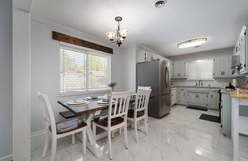 Fort Smith House | The Nest-Cozy 4BR in the heart of town w/fire pit
