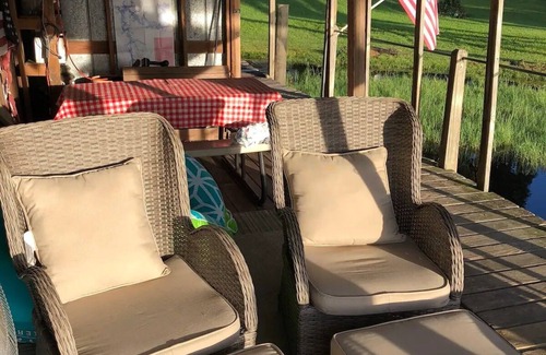Melrose Cottage | The Nest on Lake Santa Fe in Melrose, FL
