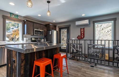 Helena House | The Nest on Main - Walking distance to downtown Helena!