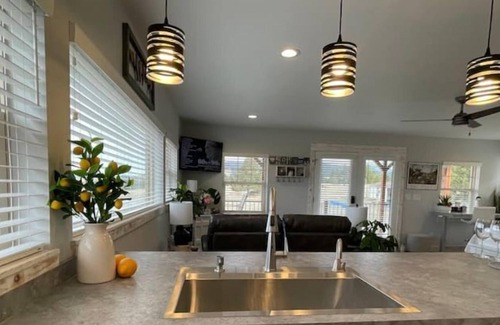 Montana City Apartment | "THE NEST" Quiet Lovely Studio with Amazing Views!
