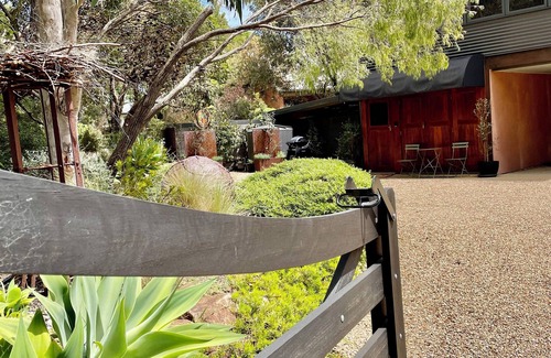 Somers Apartment | The Nest - Restful studio retreat for couples. Short 10 min walk to the beach.