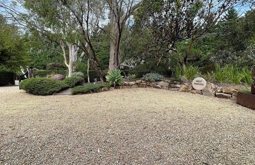 Somers Apartment | The Nest - Restful studio retreat for couples. Short 10 min walk to the beach.