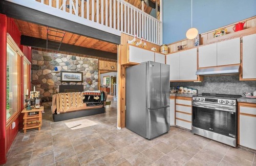 Calgary House | The Nest - Retro Cabin w/Sauna
