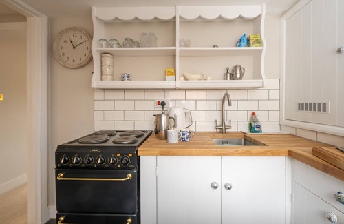 Aldeburgh Cottage | The Nest - sleeps 4 guests in 2 bedrooms