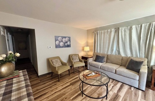 Muncie House | The Nest - Sleeps 6, 3 min to BSU