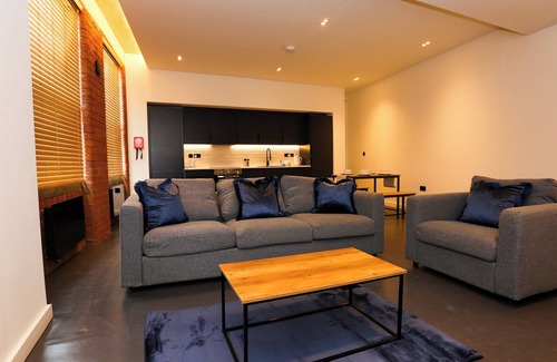 Sheffield Apartment | The Nichols Building Spacious 3-Bedroom Apartment
