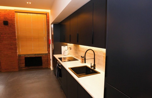 Sheffield Apartment | The Nichols Building Spacious 3-Bedroom Apartment