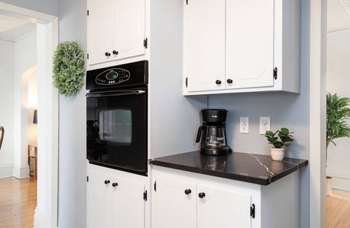 Richfield House | The Nightingale · King Bed | 5 min to MOA | 75 & 65 HDTV I Ping Pong