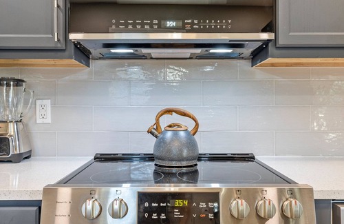 Southwest Raleigh House | the "NOLIAhouze", unique & modern. Perfect for great memories! 2mi to Downtown