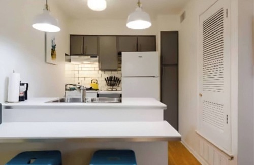 Allandale Apartment | The Nomad | Colorful Escape | Central | Sleeps 3
