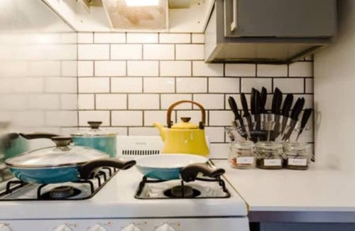 Allandale Apartment | The Nomad | Colorful Escape | Central | Sleeps 3