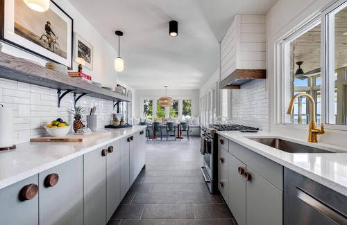 Kingsville House | The North Shore Beach House - Your Luxury Waterfront Retreat!