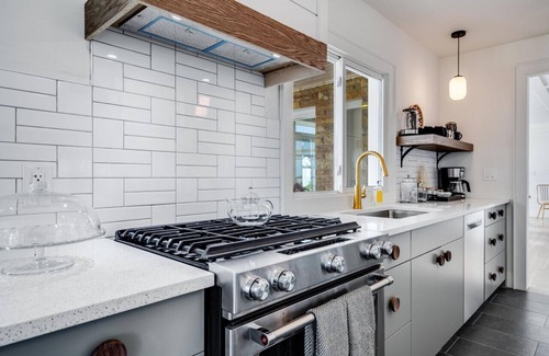 Kingsville House | The North Shore Beach House - Your Luxury Waterfront Retreat!