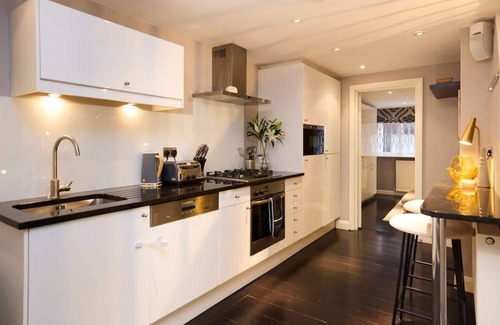 Campden House | The Notting Hill Gate Crib - Relaxing 2 Bdr House