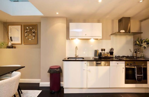 Campden House | The Notting Hill Gate Crib - Relaxing 2 Bdr House