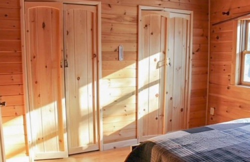 Stratton Cabin | The Nubble Retreat: A quiet lakeside paradise