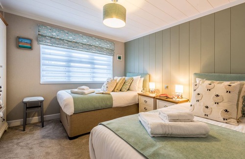 Otterham Apartment | The Nug - Two bedroom Luxury Lodge